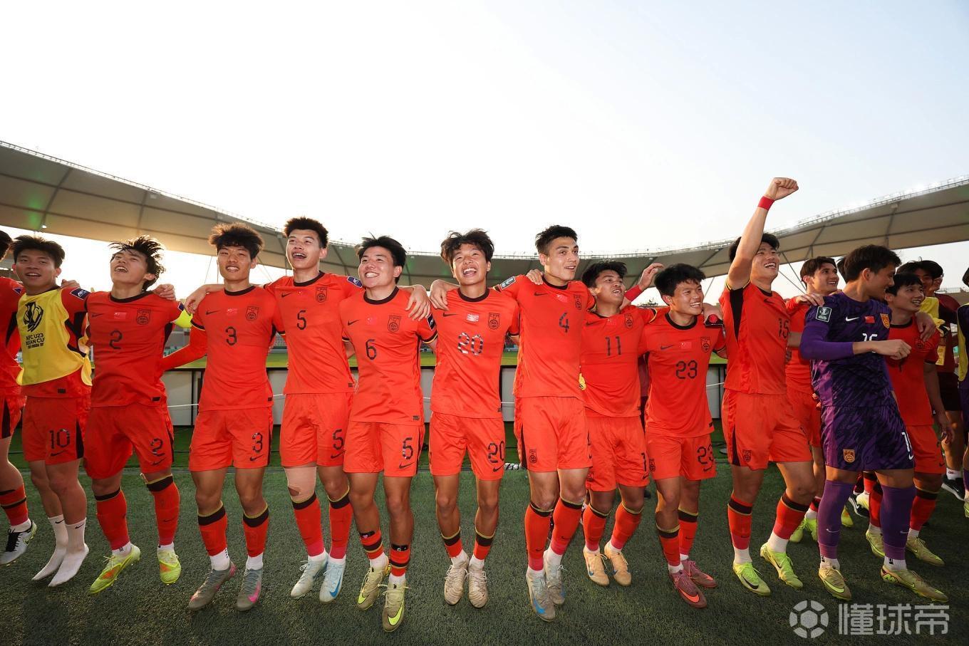 比分直播-苏东:今晚U23国足不要打对攻,要贯彻大脚加身体&二点加定位